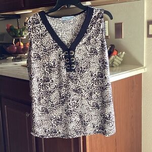 Chic Women's Black and Cream Print Blouse